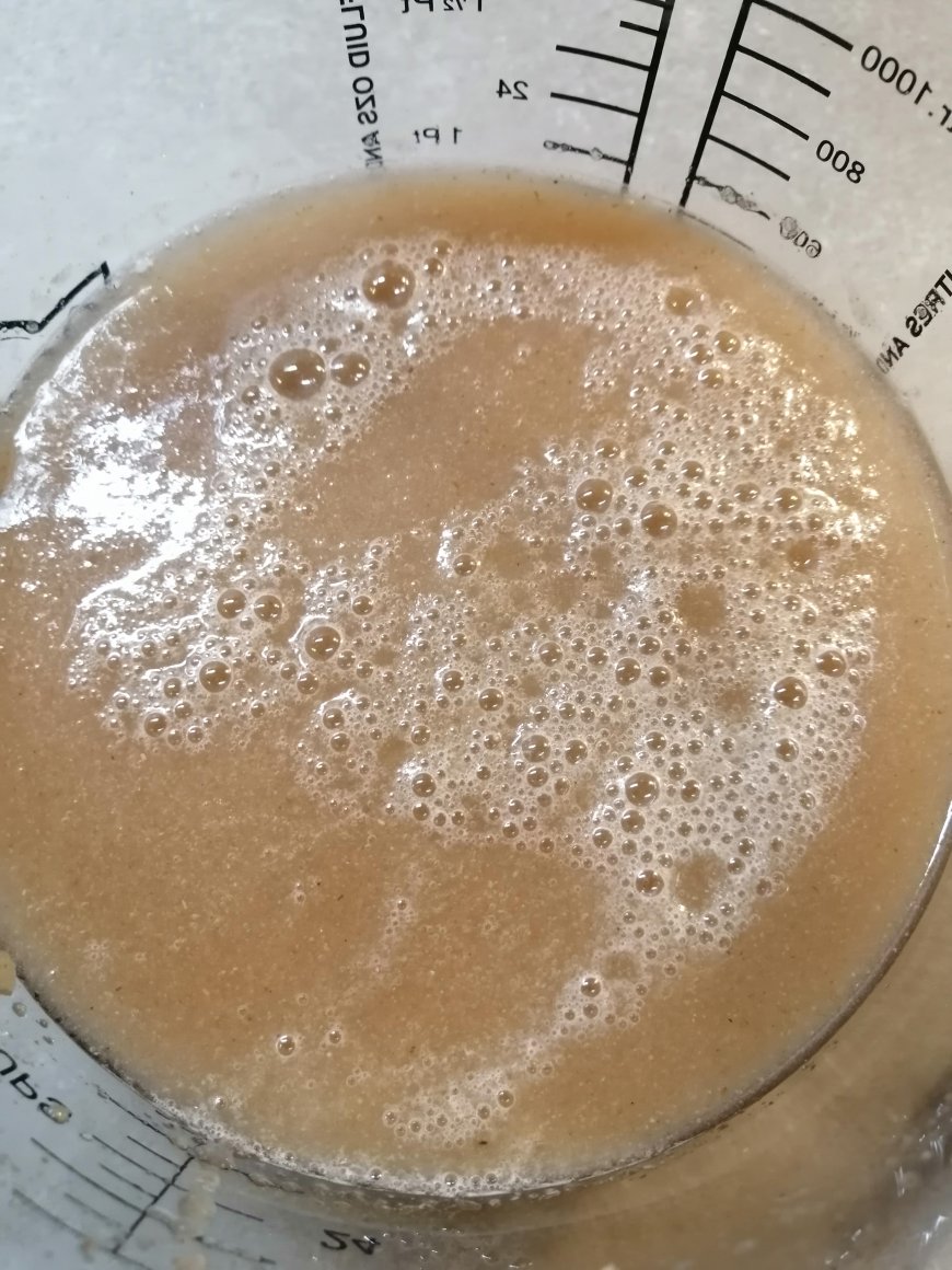 Whisk psyllium powder and water
