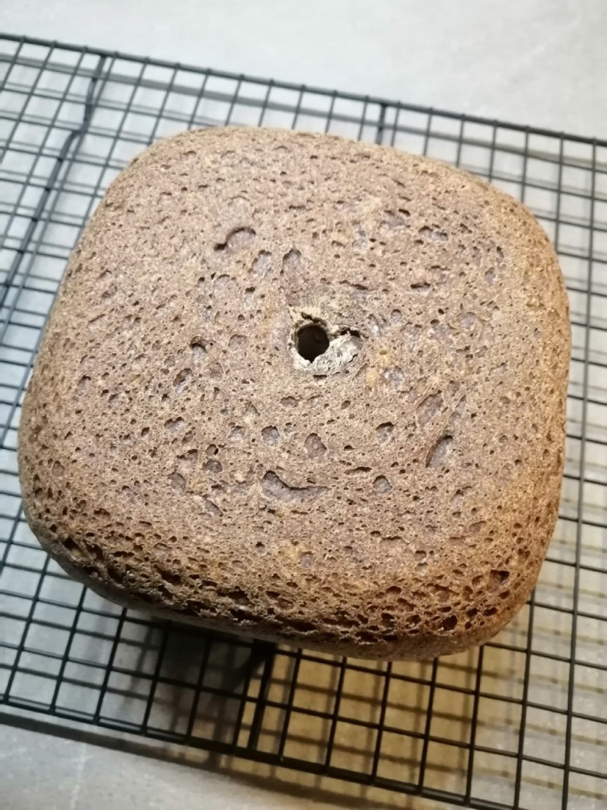 Let the bread cool down on a colling rack