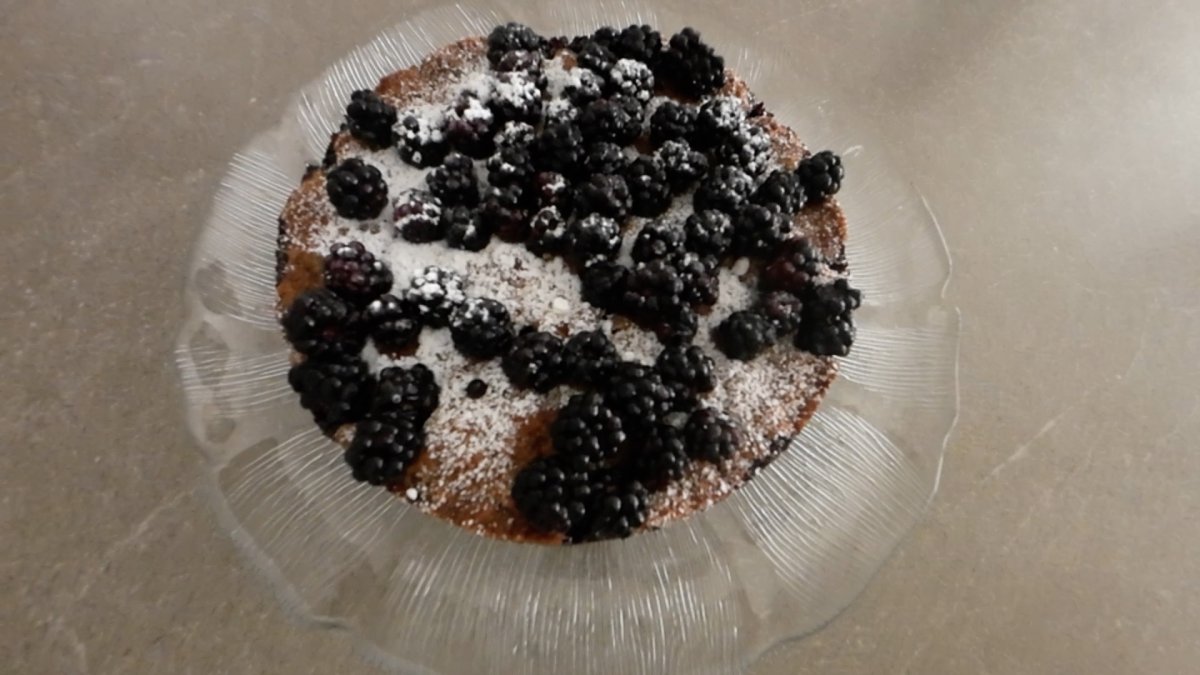 Blackberry Crumble Cake