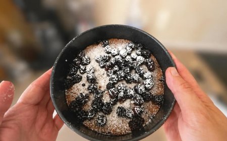 Blackberry Crumble Cake