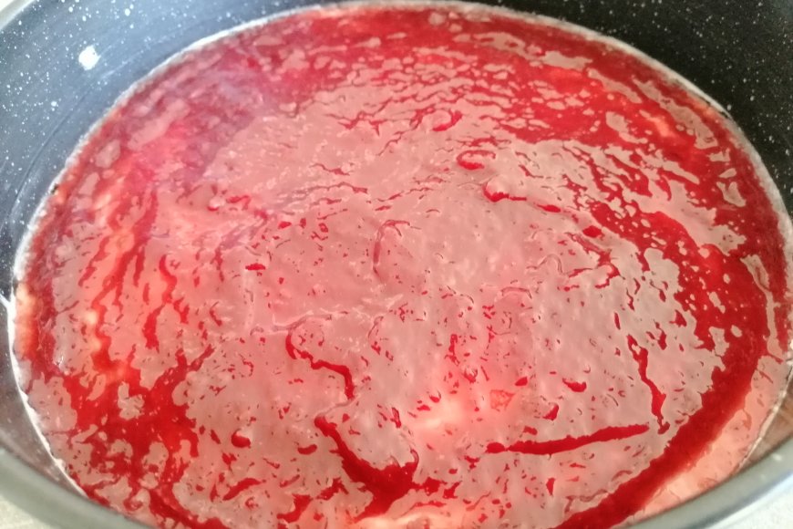 Spread on top of the center layer