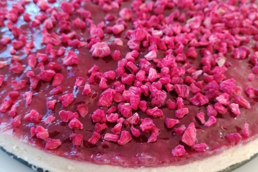 Sprinkle with dry-fried raspberries