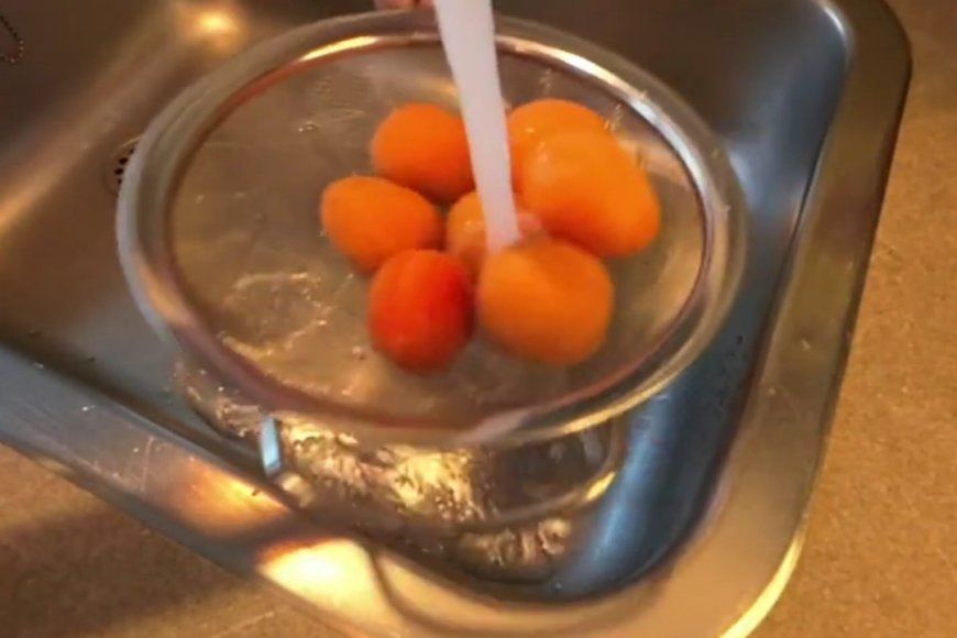 Rinse the apricots
